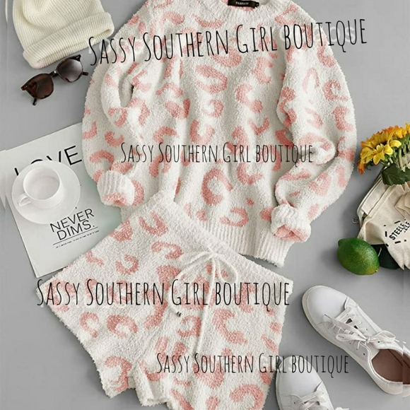 🆕⭐Fuzzy white pink cheetah leopard lounge set - Picture 6 of 10